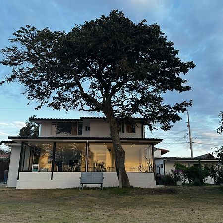 Springhills Quito Airport Tababela Exterior foto
